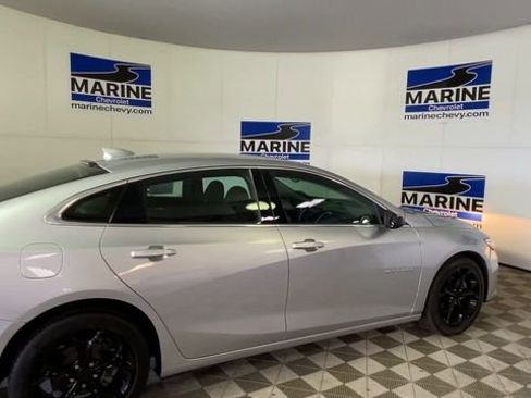Used 2021 Chevrolet Malibu LT image 2
