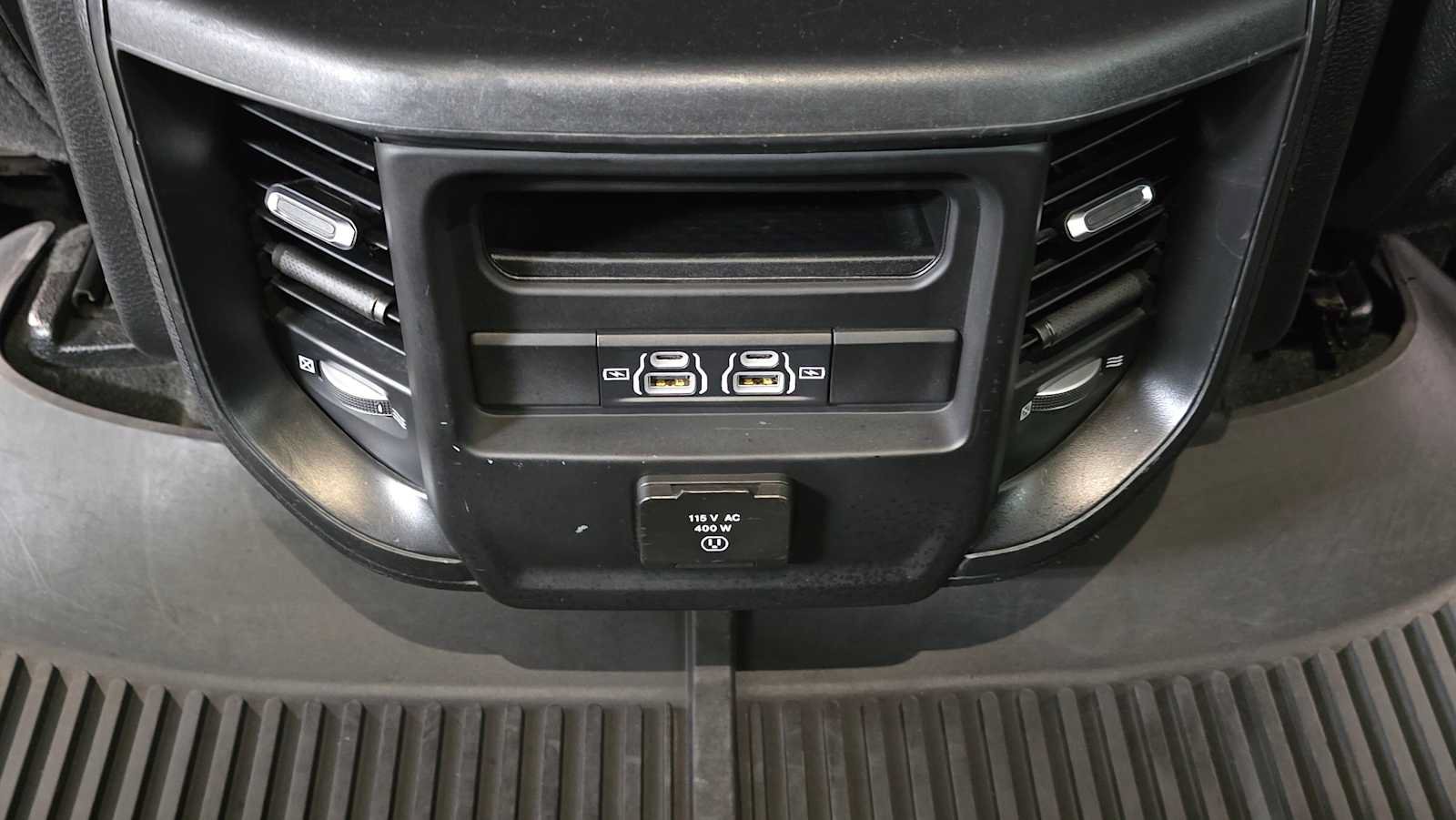 Used 2023 RAM 1500 Laramie AWD/4WD image 18