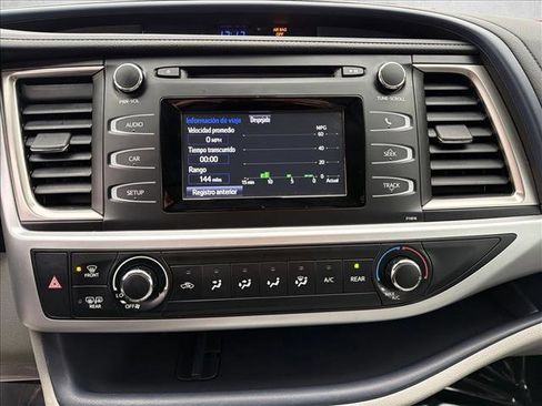 Used 2019 Toyota Highlander LE image 18