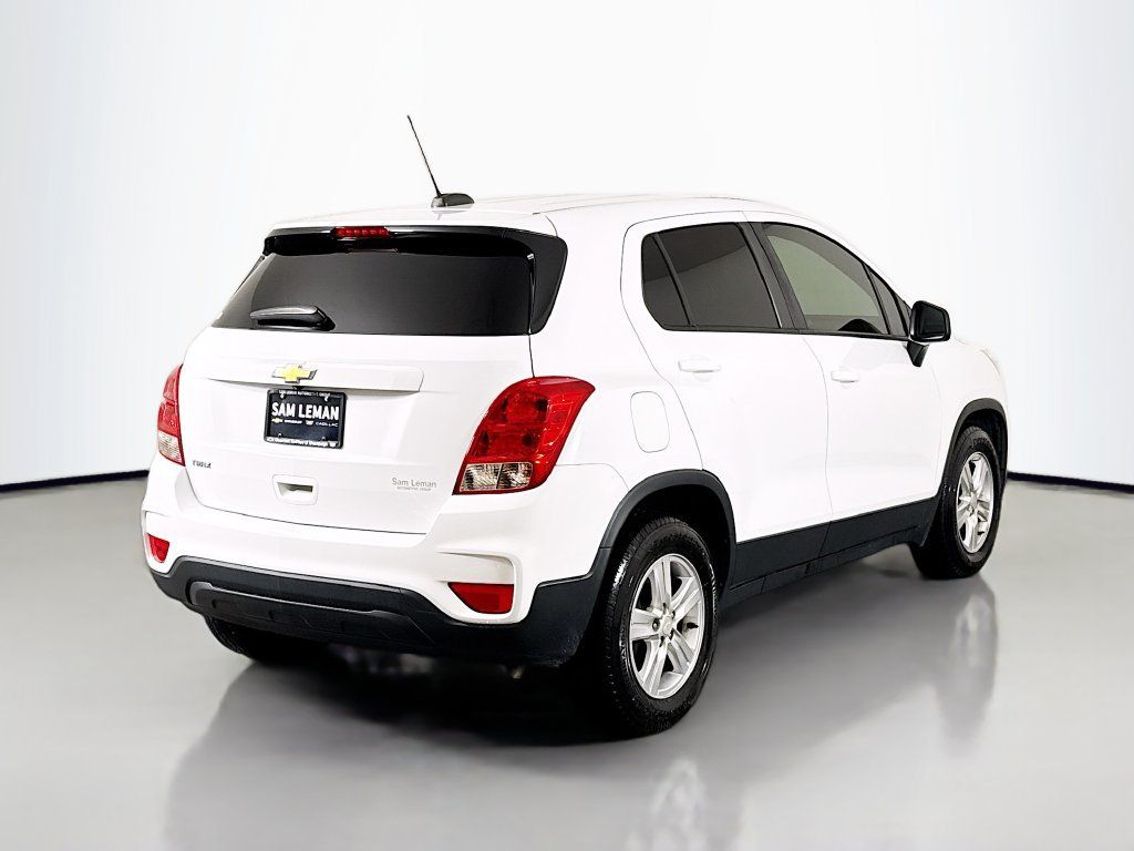 Used 2022 Chevrolet Trax LS w/ Tint and Cruise Package FWD image 7