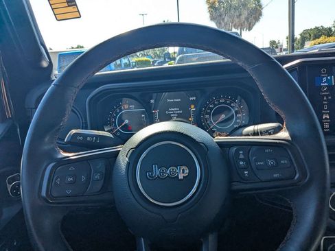 Used 2024 Jeep Gladiator Mojave w/ Technology Group AWD/4WD image 18