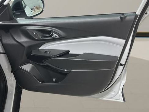 New 2026 Chevrolet Trax LT w/ Driver Confidence Package FWD image 28