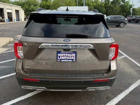 Used 2021 Ford Explorer XLT w/ Equipment Group 202A image 2