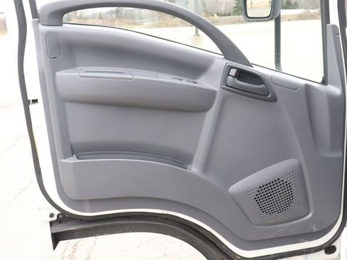 Used 2020 Isuzu NPR image 33