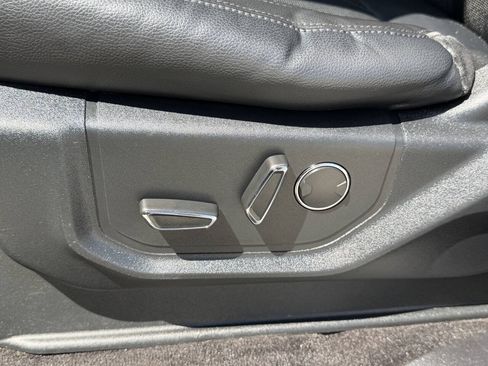 Used 2018 Ford Expedition Limited w/ Equipment Group 301A AWD/4WD image 5