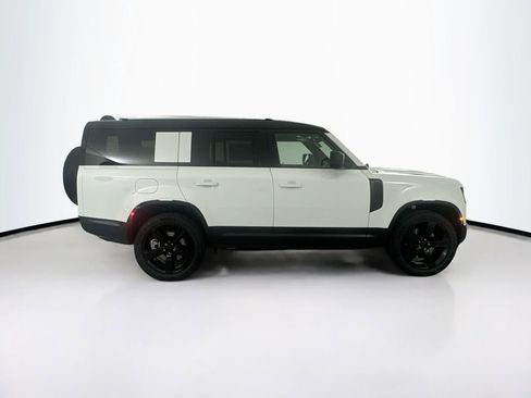 New 2026 Land Rover Defender 130 X-Dynamic SE image 4