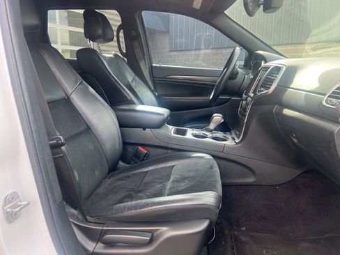 Used 2017 Jeep Grand Cherokee Altitude image 11