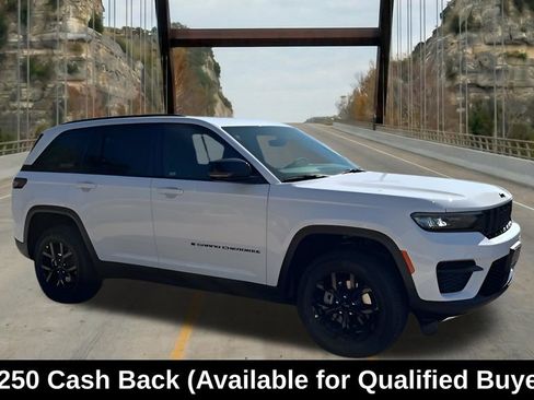 New 2025 Jeep Grand Cherokee Altitude image 14