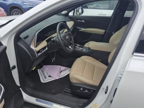Used 2024 Cadillac XT4 Premium Luxury FWD image 5