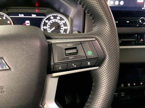 Used 2025 Mitsubishi Outlander SE image 19