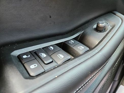 Used 2025 Jeep Grand Cherokee Laredo w/ Luxury Tech Group I image 30