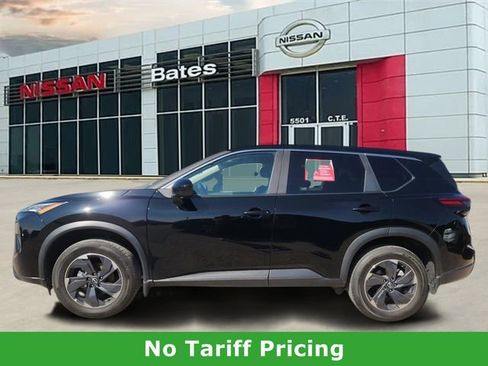 Used 2025 Nissan Rogue SV FWD image 3