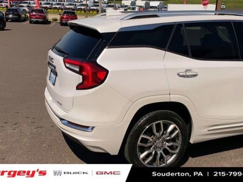 Used 2023 GMC Terrain Denali w/ Denali Premium Package AWD/4WD image 10