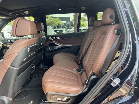 Used 2025 BMW X7 M60i AWD/4WD image 31