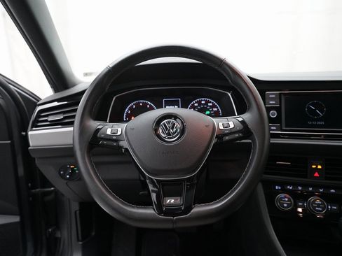 Used 2020 Volkswagen Jetta R-Line w/ R-Line Cold Weather Package image 4