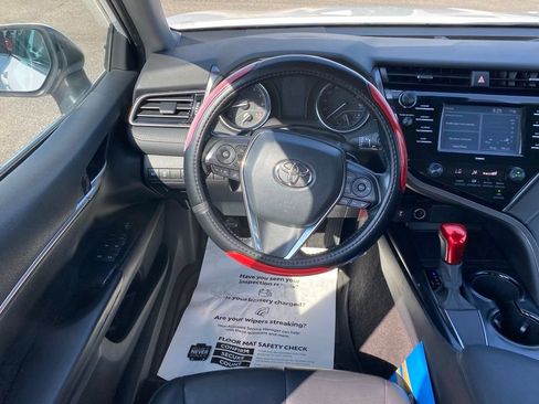Used 2020 Toyota Camry SE FWD image 10