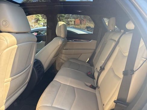 Used 2017 Cadillac XT5 Luxury w/ Driver Awareness Package image 10