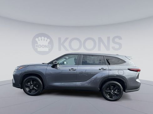 Used 2024 Toyota Highlander LE image 2