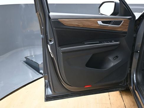 Used 2024 Volkswagen Atlas SE image 41