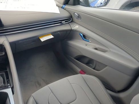 New 2025 Hyundai Elantra SEL image 16