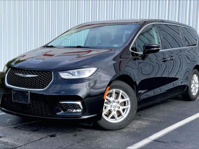 Used 2024 Chrysler Pacifica Touring-L