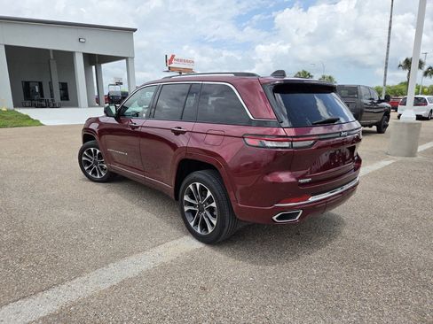 Used 2023 Jeep Grand Cherokee Overland RWD image 5