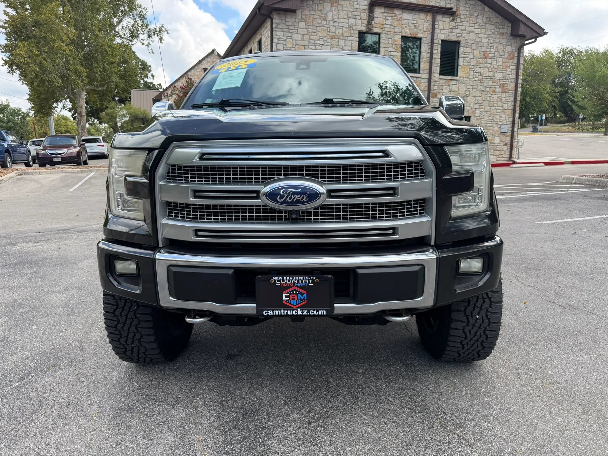 Used 2015 Ford F150 Platinum w/ Equipment Group 701A Luxury AWD/4WD image 2