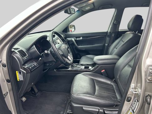 Used 2015 Kia Sorento LX image 9
