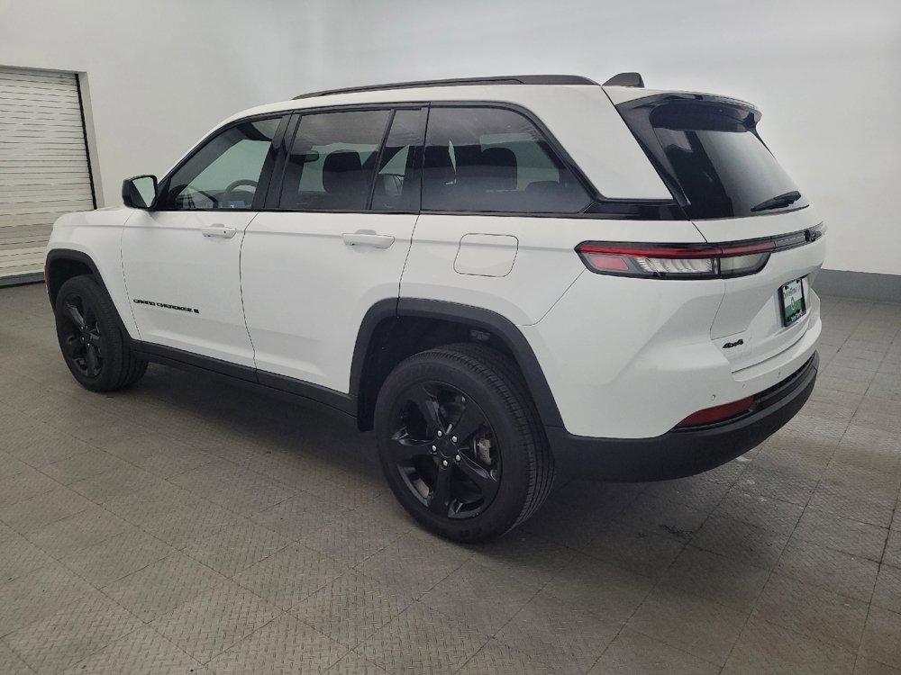 Used 2023 Jeep Grand Cherokee Altitude AWD/4WD image 3