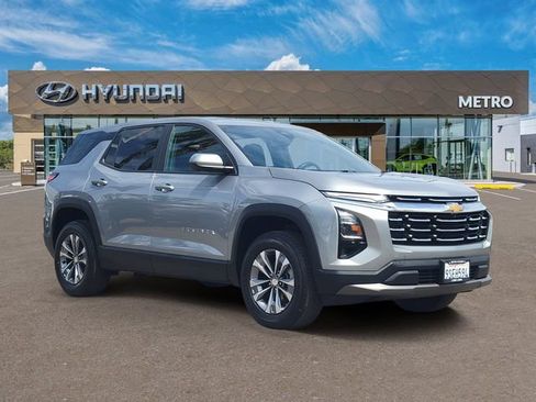 Used 2025 Chevrolet Equinox LT w/ Safety and Technology Package FWD image 1