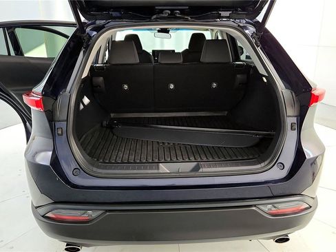 Certified 2022 Toyota Venza LE image 20