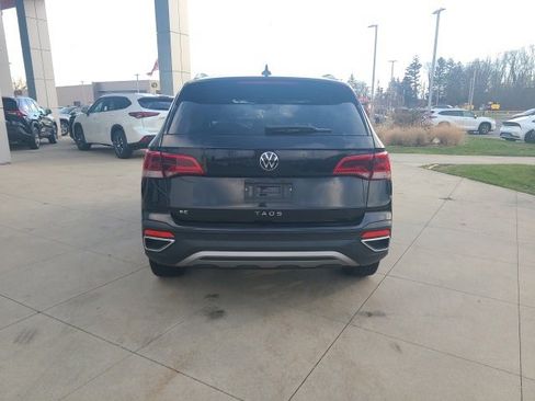 Used 2024 Volkswagen Taos SE w/ Panoramic Sunroof Package image 6