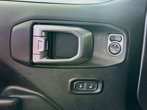 Used 2019 Jeep Wrangler Unlimited Rubicon AWD/4WD image 18