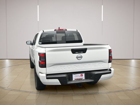 Certified 2025 Nissan Frontier SV w/ SV Convenience Package RWD image 5