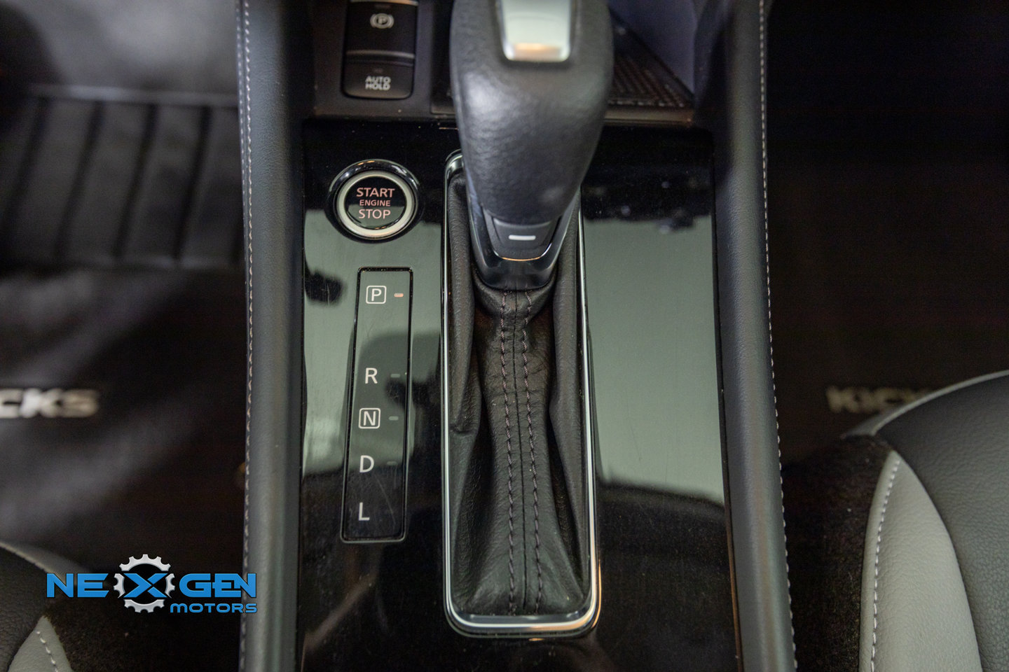 Used 2024 Nissan Kicks SR w/ SR Premium Package FWD image 25