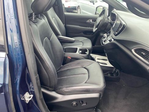 Used 2025 Chrysler Pacifica Select w/ Uconnect Theater Family Group AWD/4WD image 26