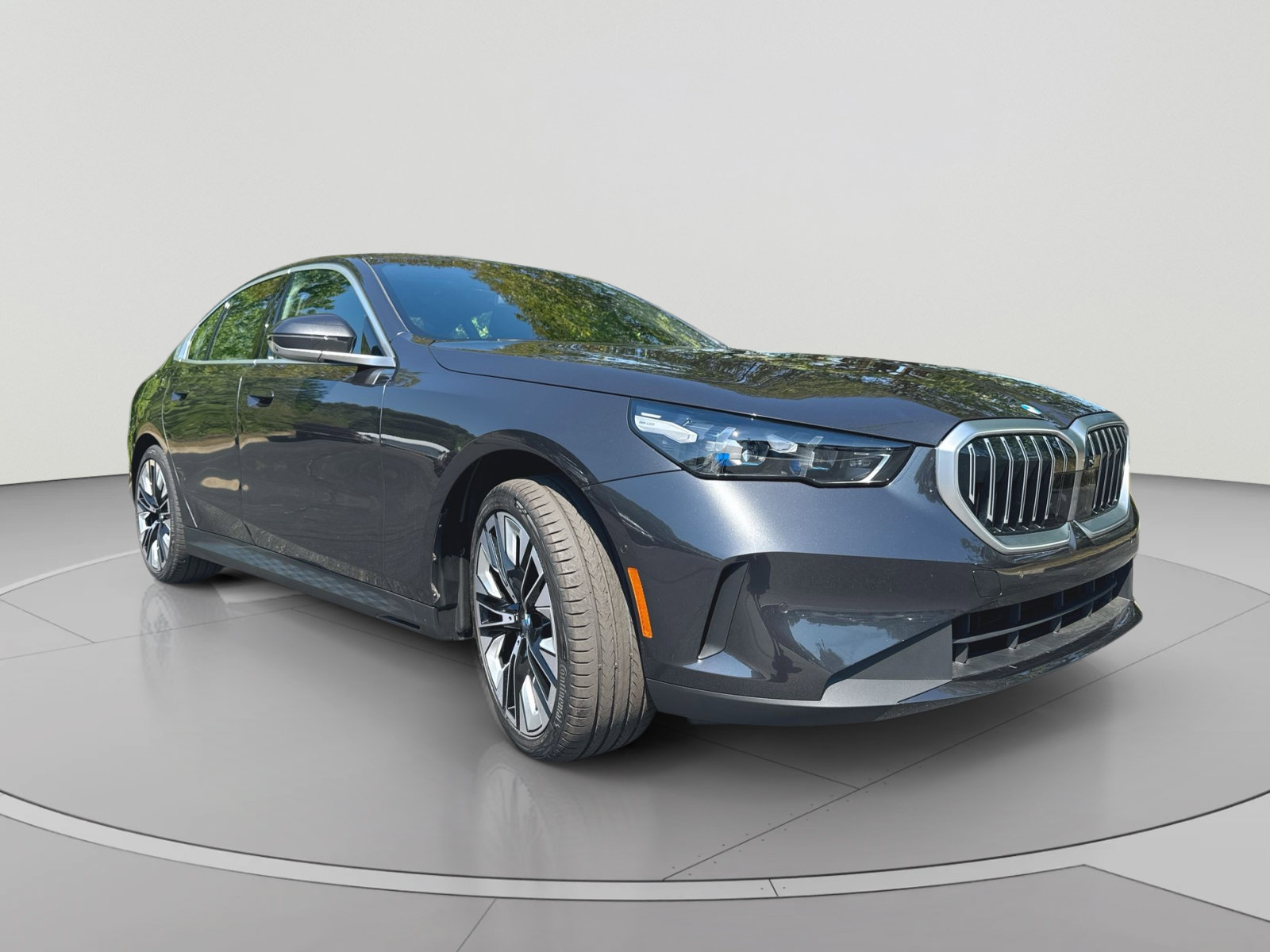New 2026 BMW 530i xDrive AWD/4WD image 1