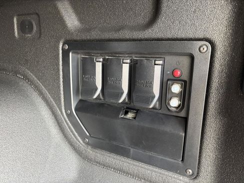 Used 2025 GMC Sierra EV Denali AWD/4WD image 8