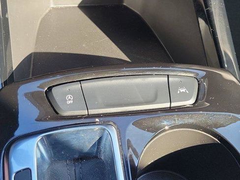 Used 2024 Chevrolet Trax LT w/ LT Convenience Package FWD image 32