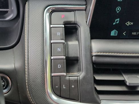 Used 2023 Chevrolet Suburban Premier AWD/4WD image 19