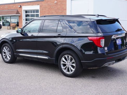 Used 2023 Ford Explorer XLT w/ Equipment Group 202A AWD/4WD image 3