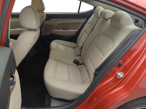 Used 2017 Hyundai Elantra SE image 18