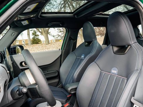 Certified 2025 MINI Cooper 4-Door Hardtop image 13