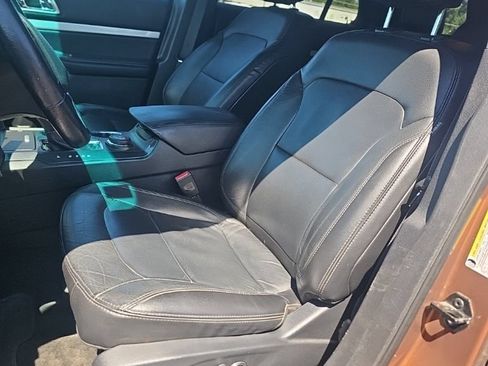 Used 2017 Ford Explorer XLT w/ Equipment Group 202A AWD/4WD image 13