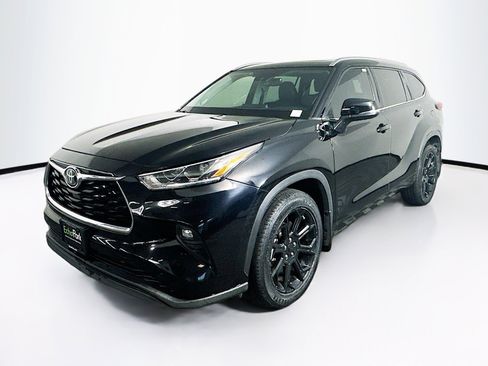 Used 2022 Toyota Highlander Limited FWD image 3