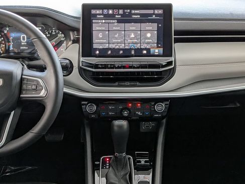 Used 2025 Jeep Compass Limited AWD/4WD image 19