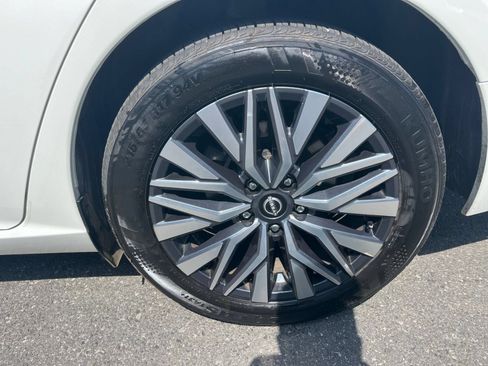 Used 2025 Nissan Altima 2.5 SV FWD image 26