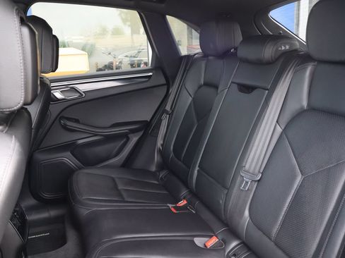 Used 2020 Porsche Macan AWD/4WD image 11