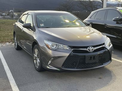 Used 2017 Toyota Camry SE w/ Moonroof Package