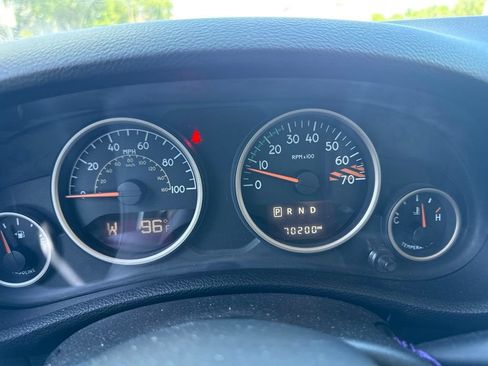 Used 2017 Jeep Wrangler Unlimited Sahara AWD/4WD image 11